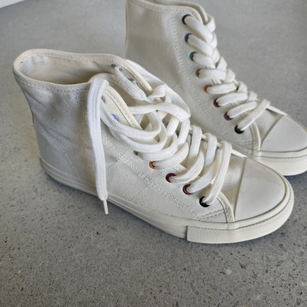 American Eagle White Rainbow Sole Hight Top Canvas Sneakers Size 6 - Picture 2 of 7